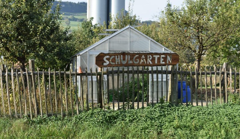 Eigener Schul- und Obstgarten